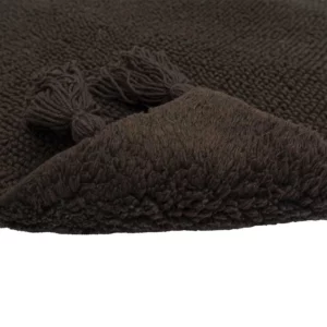 Vilma kylpyhuonematto ruskea lähikuva maton kulmasta